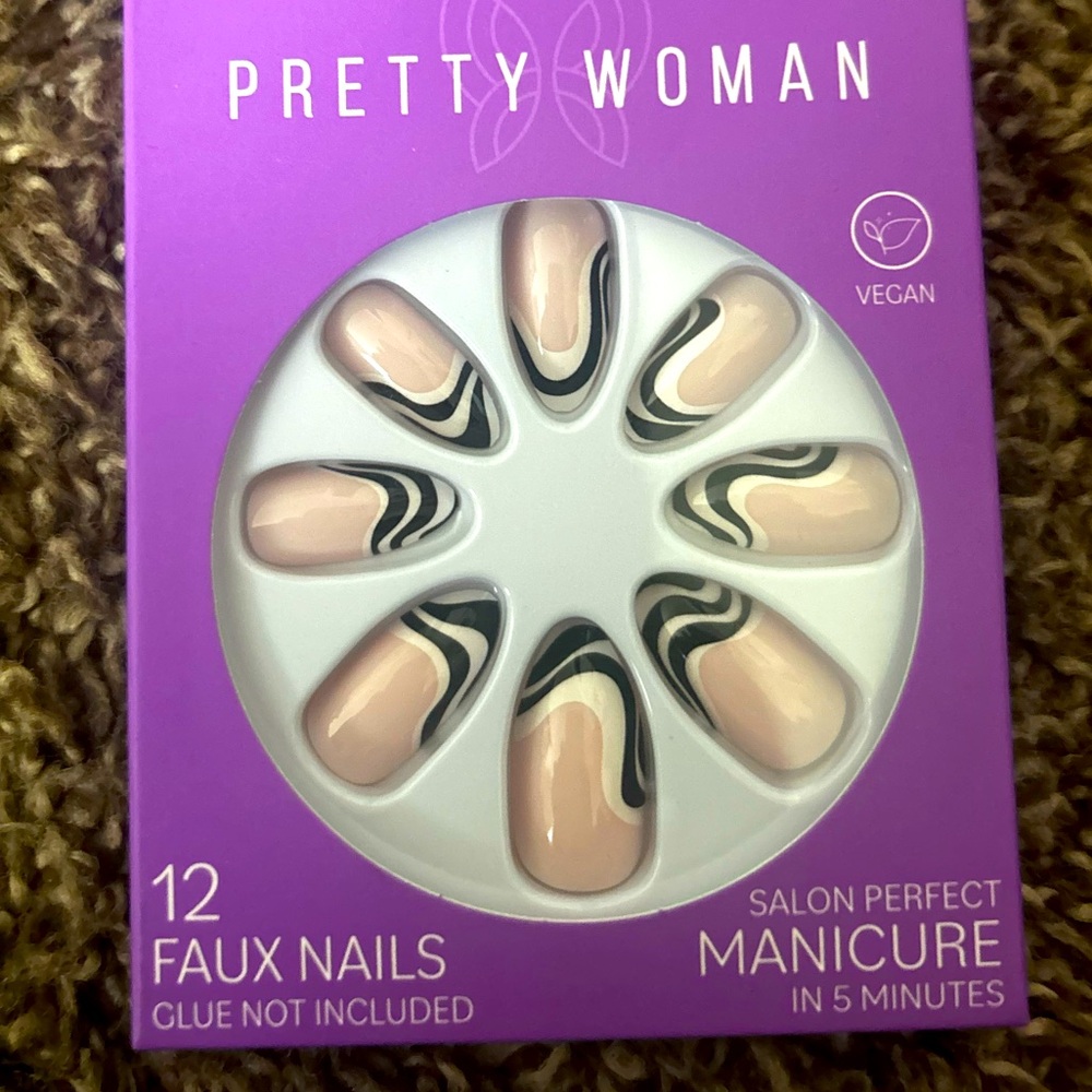 New Pretty Women cute trendy fake nails neutral with black swirl press on nail
